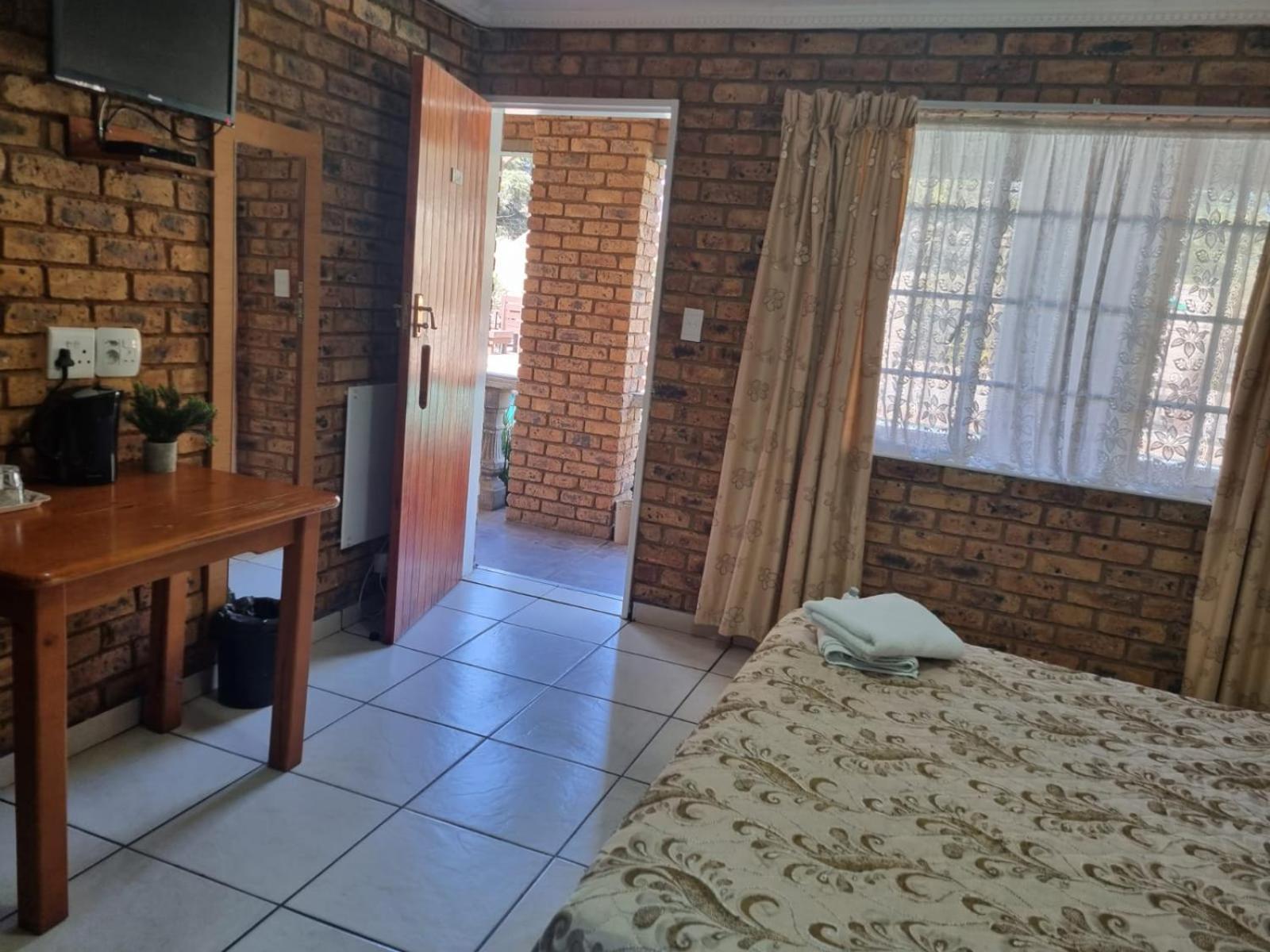 Emerald Guesthouse Kempton Park Exteriör bild