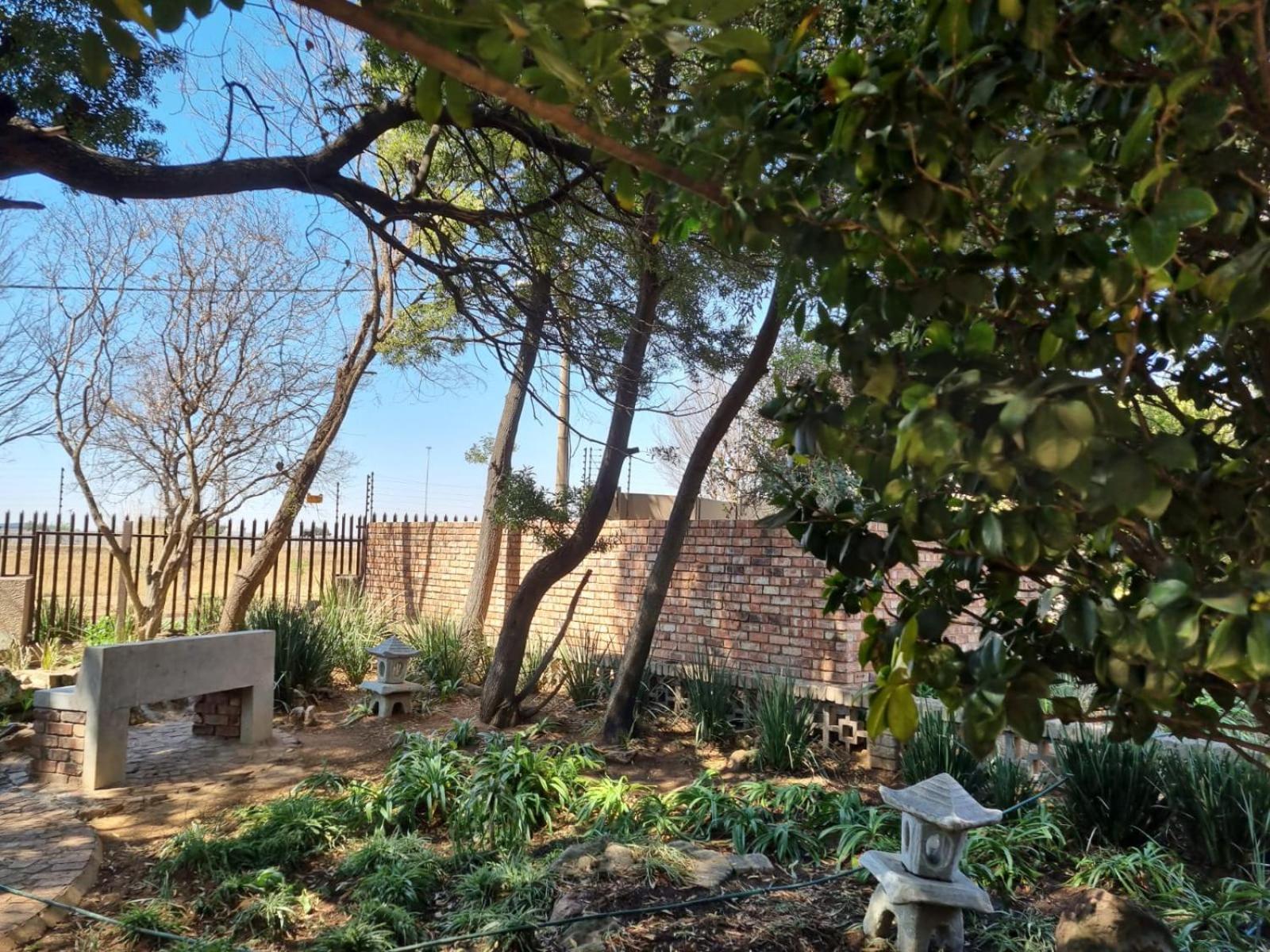 Emerald Guesthouse Kempton Park Exteriör bild
